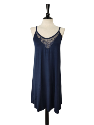 Camisón y bata con encaje