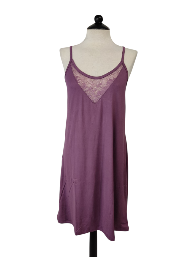 Camisón y bata con encaje