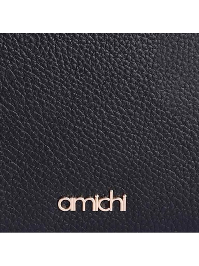 Shopper Amichi