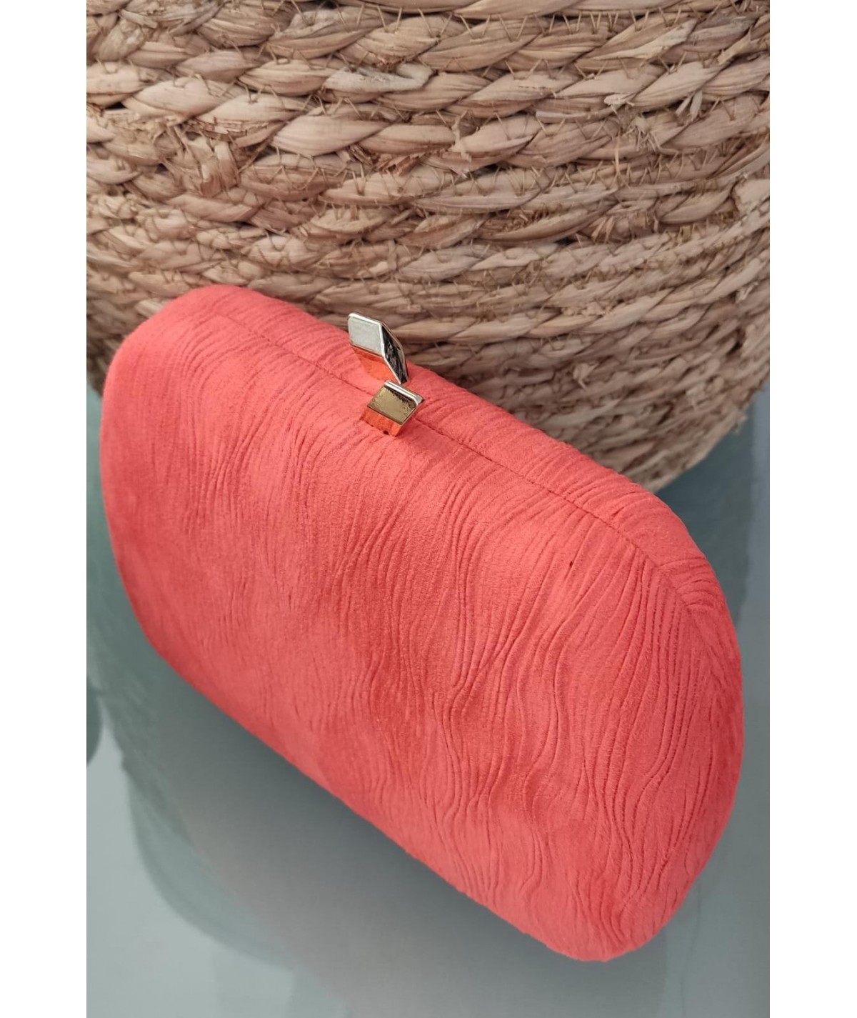 BOLSO CLUTCH RELIEVE