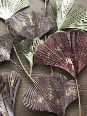 Decoración Pared Metal Hojas Granate