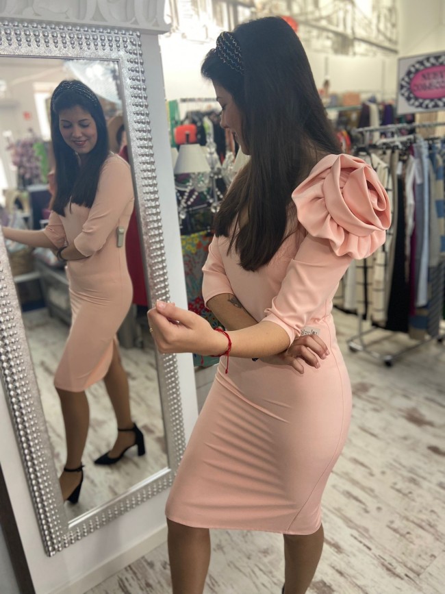 Cayma Vestido Flor Hombro