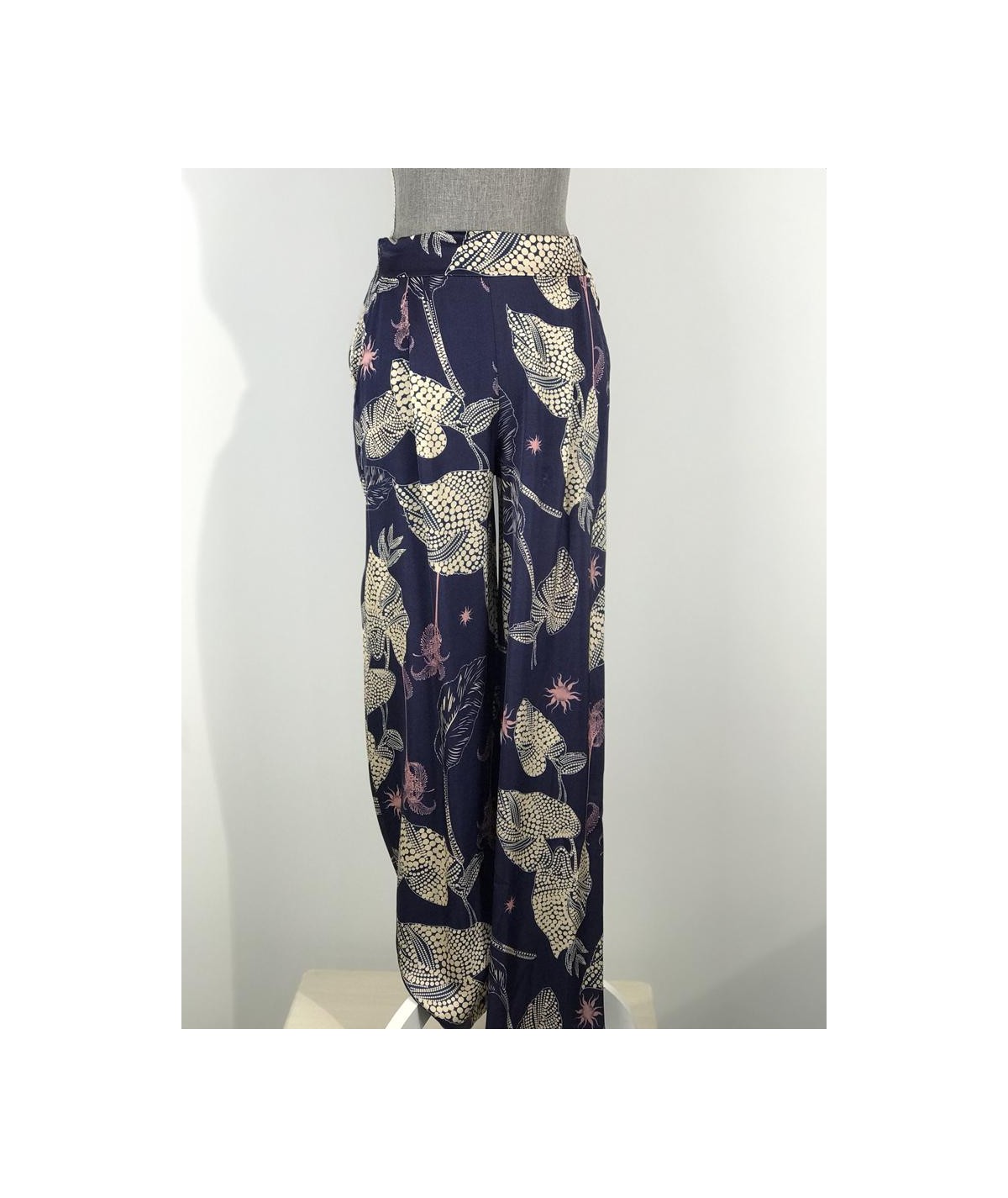 PANTALON ESTAMPADO HOJAS